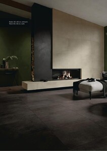 Ein großzügiger Raum mit modernem Kamin und Ruhebereich in schönem Kontrast. Boden: 60 x 60 cm, anthrazit; Wand: 60 x 60 cm, weiß;